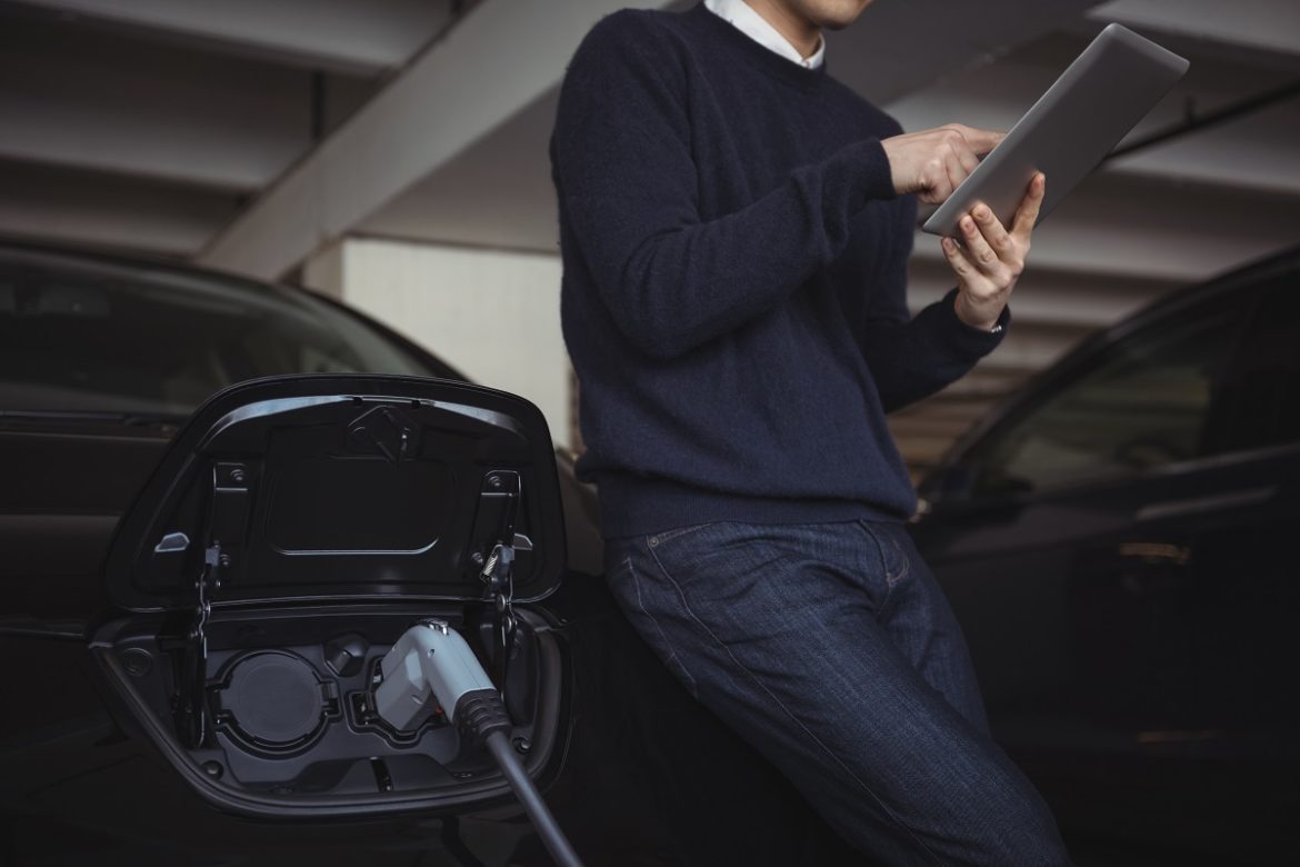 Perché scegliere un’automobile ibrida? 5 vantaggi per scegliere queste auto